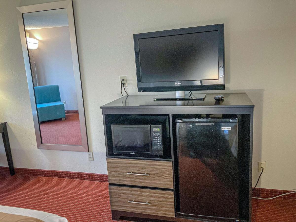 Motel 6 Elkhart, In Esterno foto